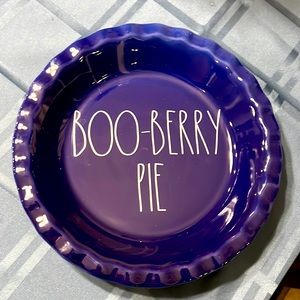 New Rae Dunn BooBerry Pie Cobalt Blue pan